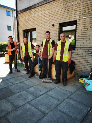 V olunteers at Thornybauk